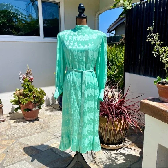 Vintage 80s Adele Simpson 100% Silk Seafoam Green Dress Long Sleeve Pleated 12 - Picture 2 of 16